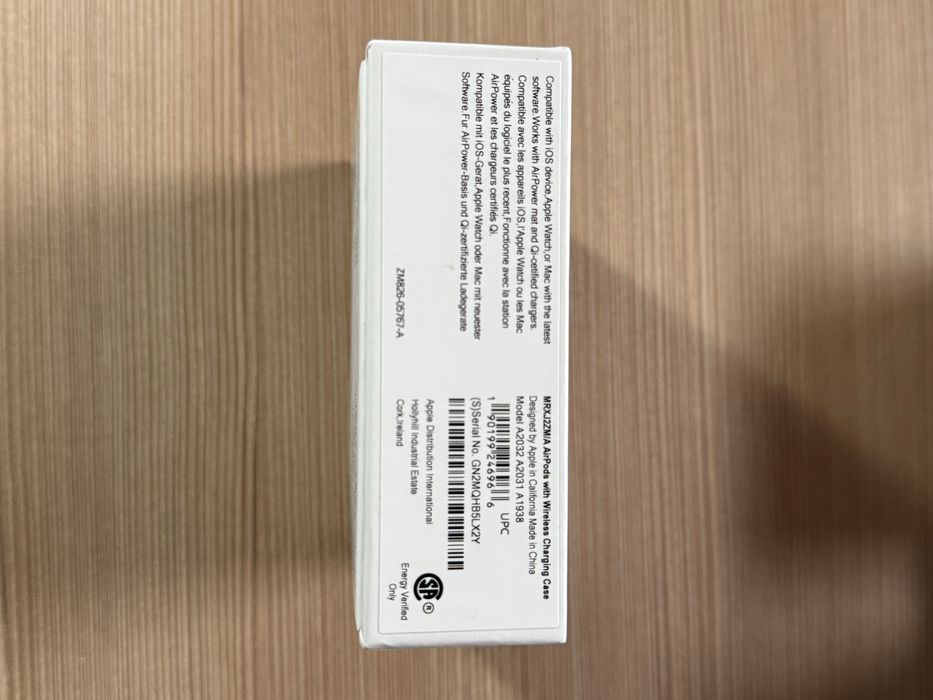 AirPods Gen 2 Wireless Charging Case