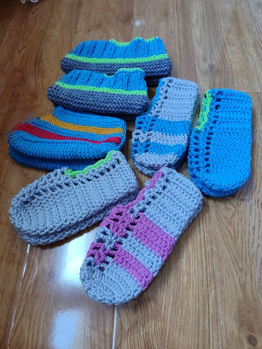 Тапочки- следки,вязанные спицами и крючком