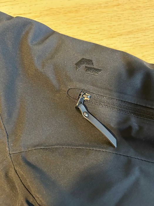 Peak Performance — оригинално детско зимно/ски яке – размер 130 см.