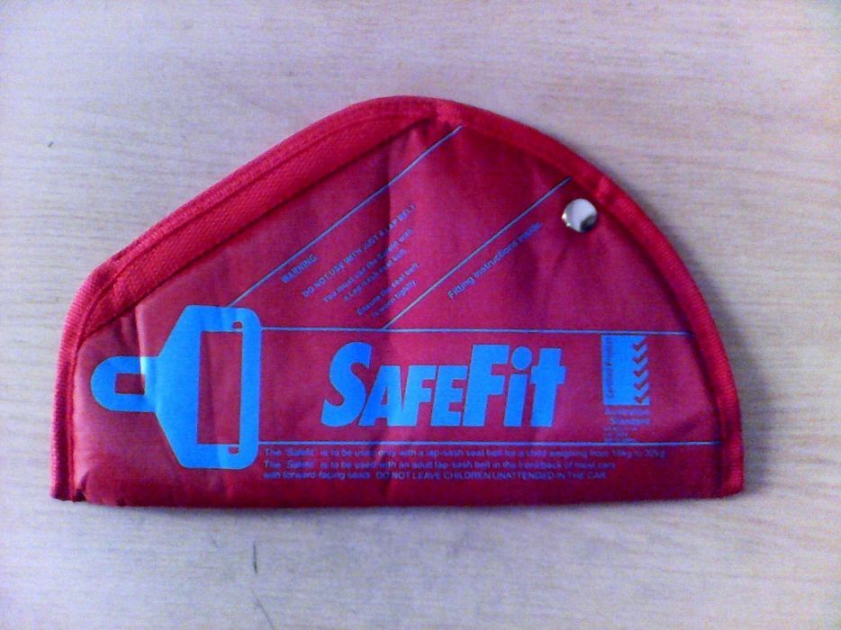 Адаптер для детского кресла ремня безопасности.