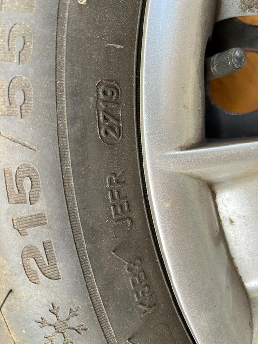Cauciucuri Dunlop aproape noi cu jante si capace originale Volvo