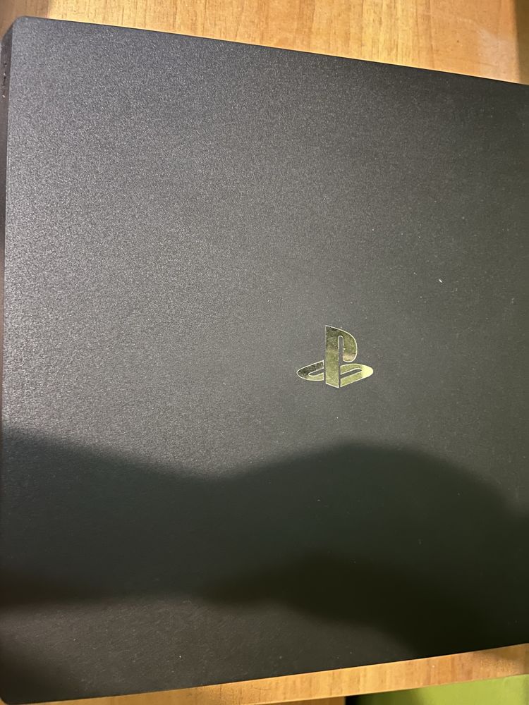 Ps 4 pro 1 TB memorie