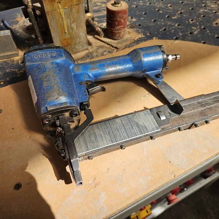 пневматичен такер