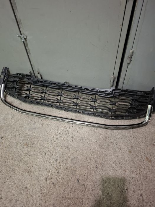 Лайсни и решетка предна броня ситроен дс4