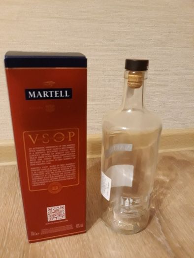 Бутилка с кутия от коняк Martell V.S.О.Р red barrels за колекция