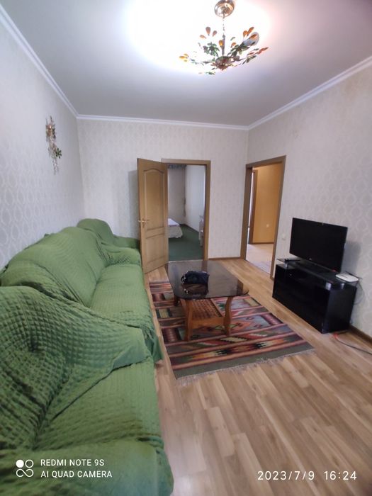 Метро Бюк Ипак Йули ( Художников ) 3*3*5 отлична Квартира