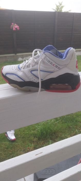 Vand adidasi Nike