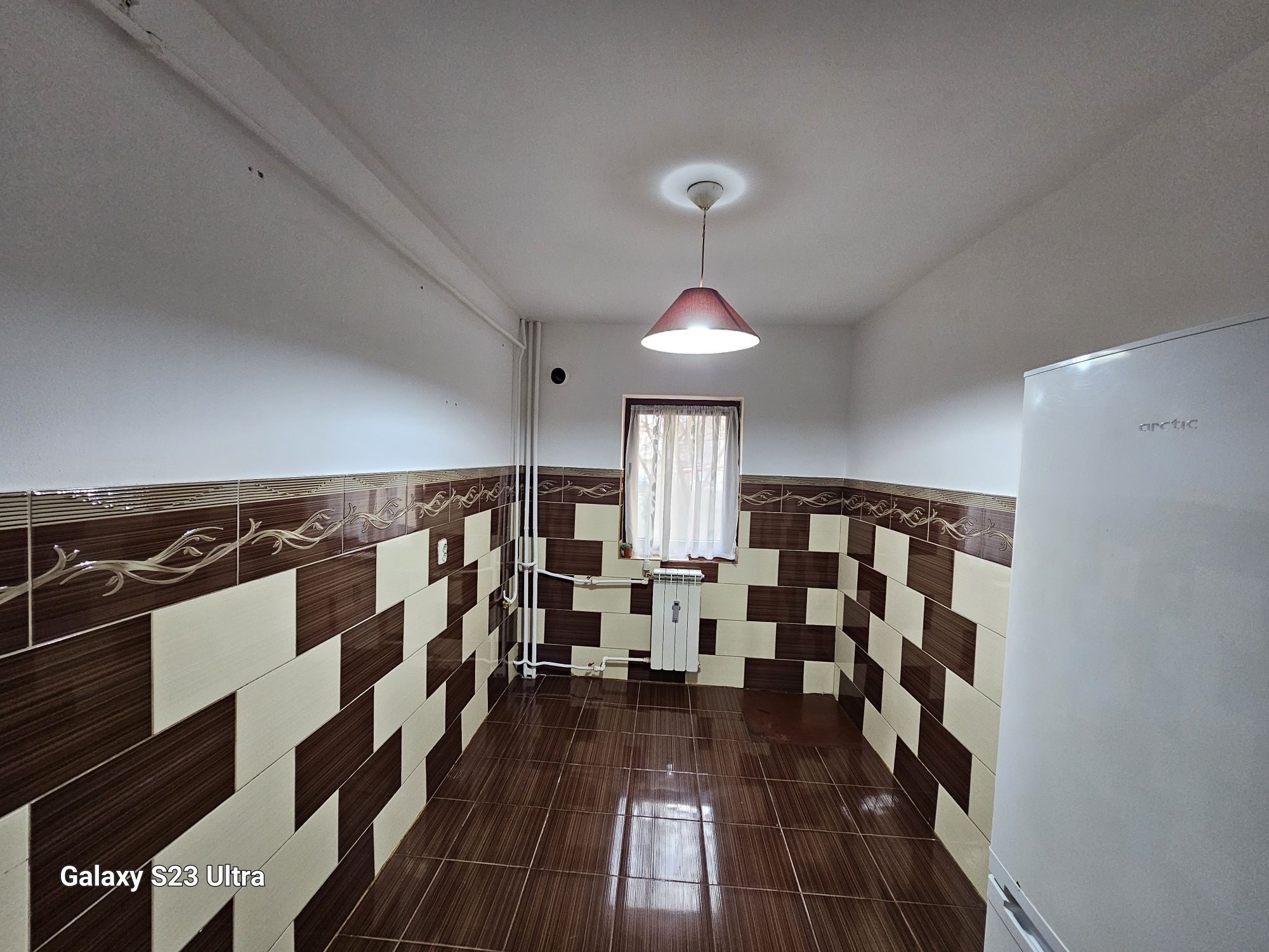 Vand apartament 3 camere parter în Burdujeni