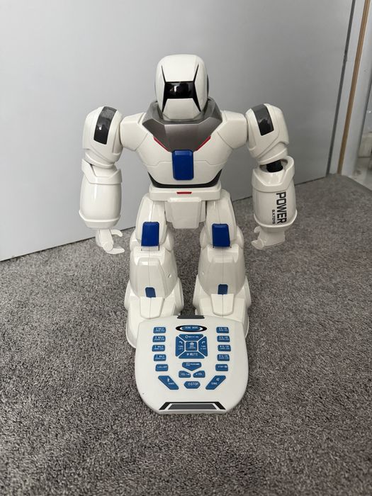 Robot cu telecomanda