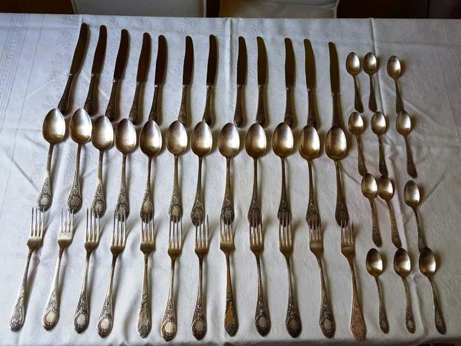Vand set tacamuri argint 12 persoane