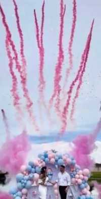 Fumigene artificii roz sau albastre pentru gender reveal / baby shower
