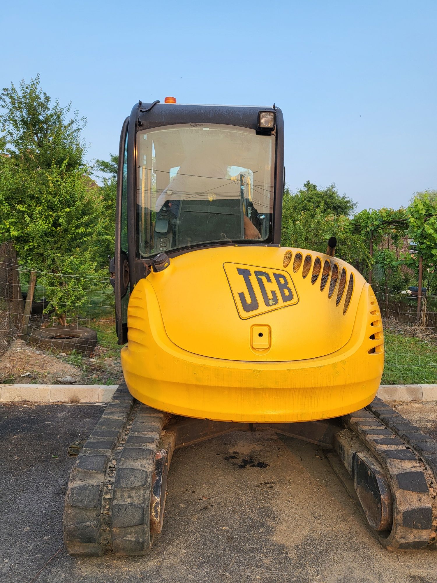 Vand excavator jcb
