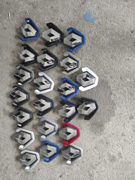 Emblema capota Renault Megane 3 cu suport