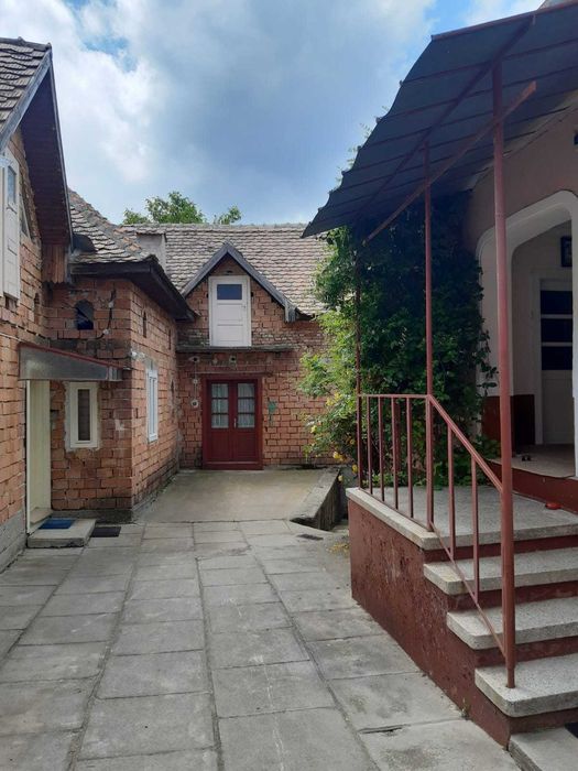 Casa mare, locuibila, la munte