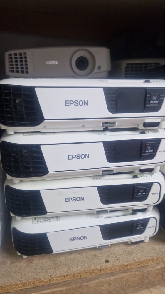 Проектор Epson EB-X04 есть 20 шт