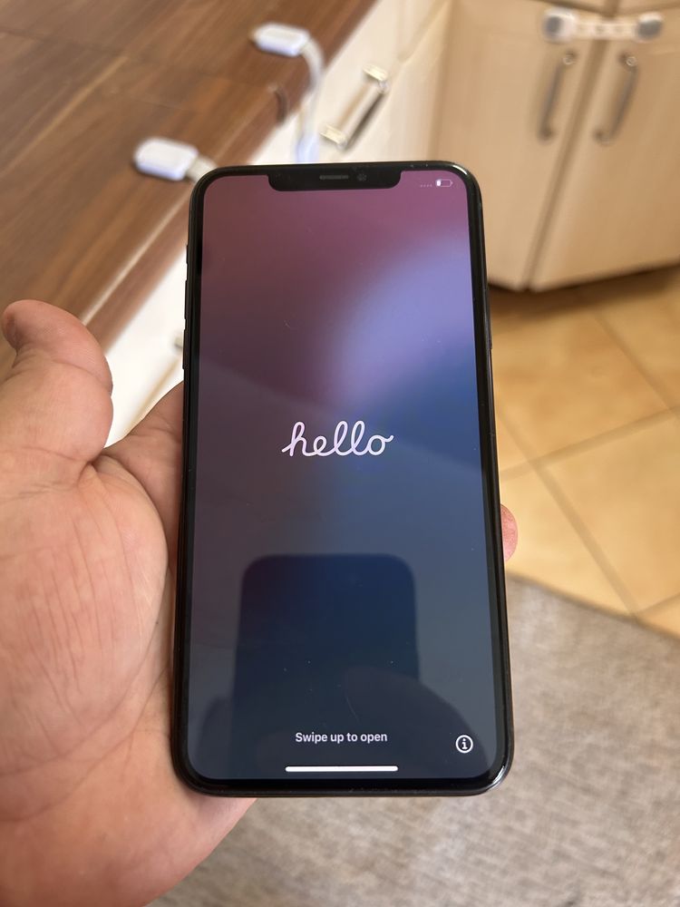 Iphone 11 Pro Max 93% baterie