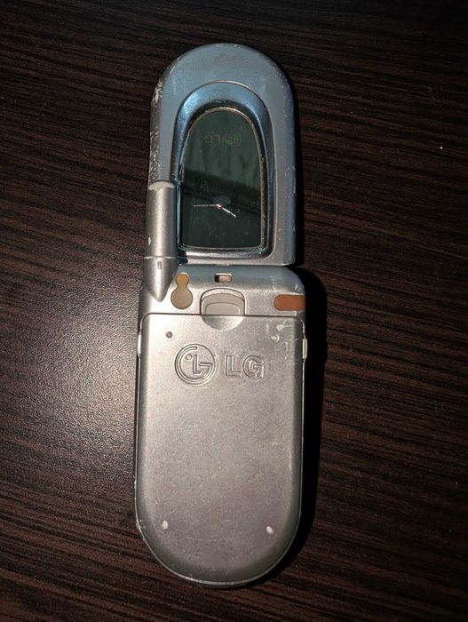 LG C1100 pentru piese sau colectionari