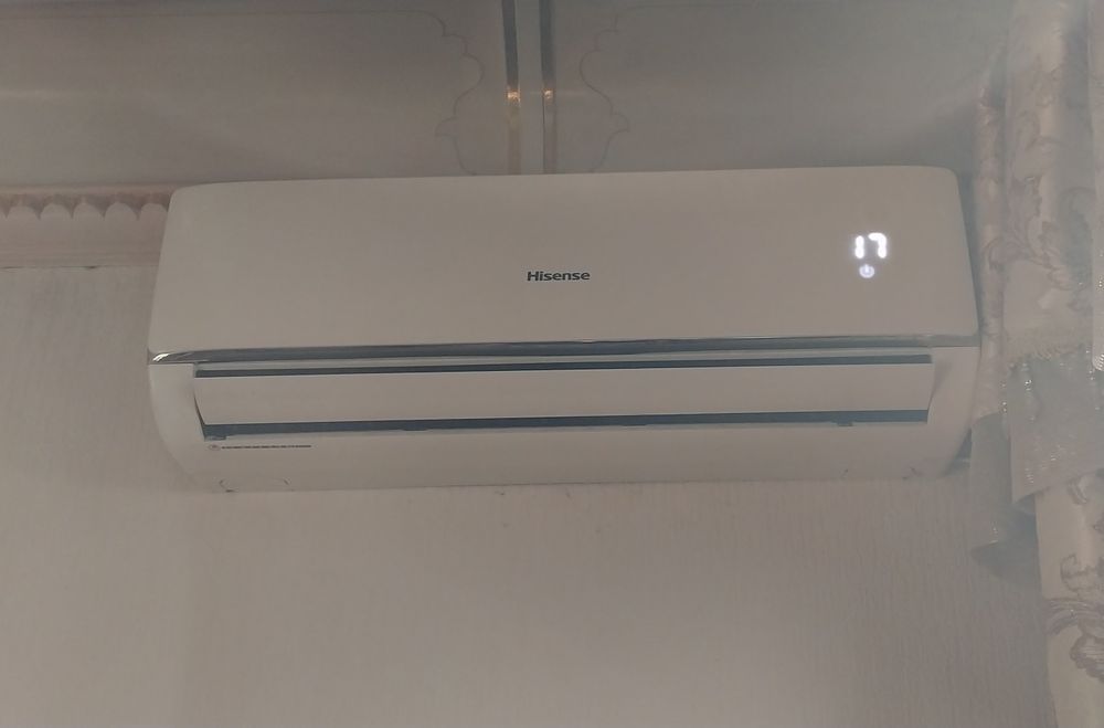 Кондиционер Hisense 12 сотилади. Зўр ишлиди.