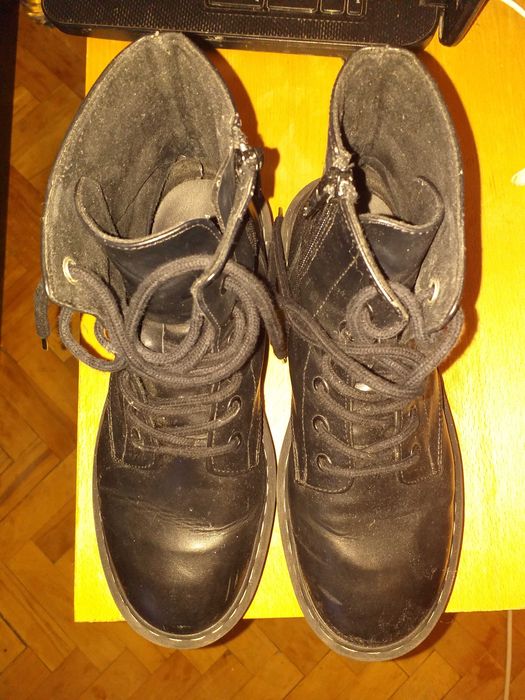 Къси ботуши с връзки