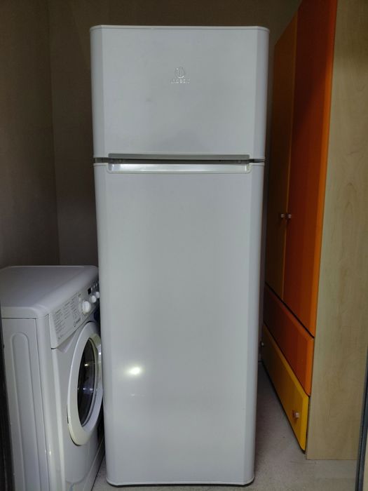 Продам холодильник INDESIT