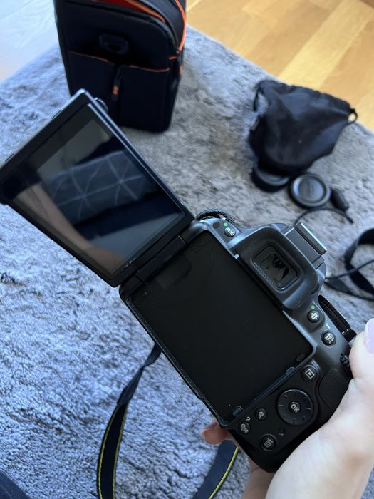 Vând aparat foto Nikon D 5200