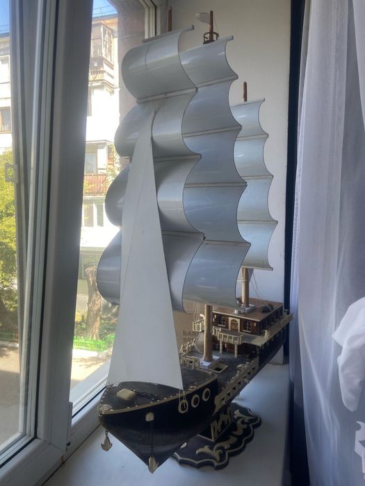 Продам деревянный корабль