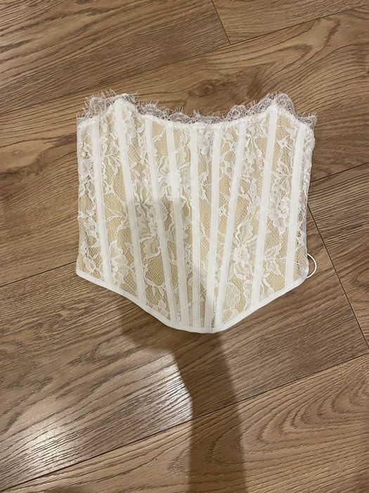 Бял корсет с връвки