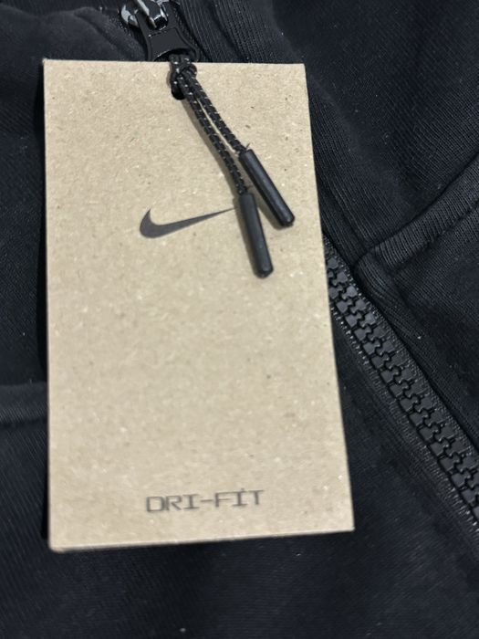 Nike tech fleece .