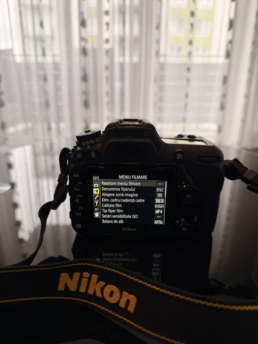 Vand DSLR Nikon D7500 cu accesorii
