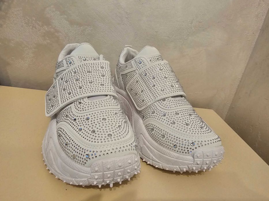 Чисто нови маратонки