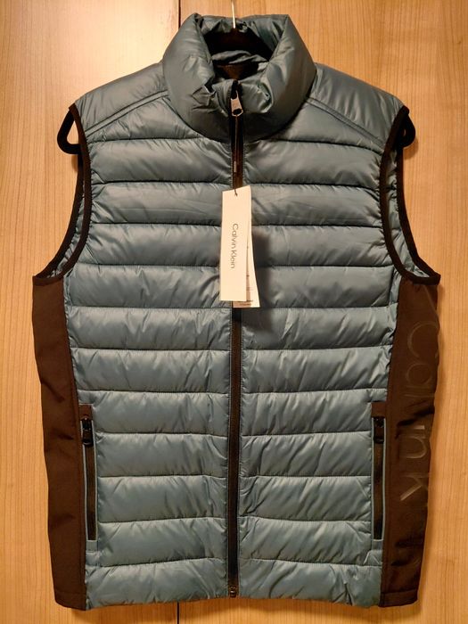 Vesta Calvin Klein noua cu eticheta