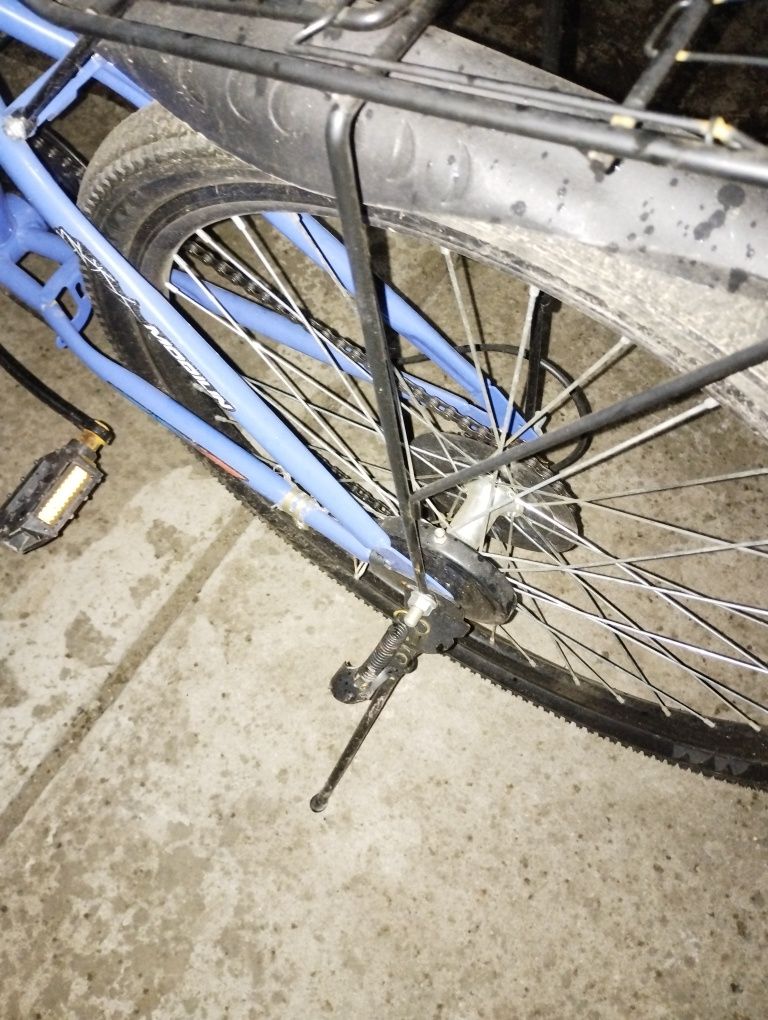 Bicicleta de vanzare puțin utilizată