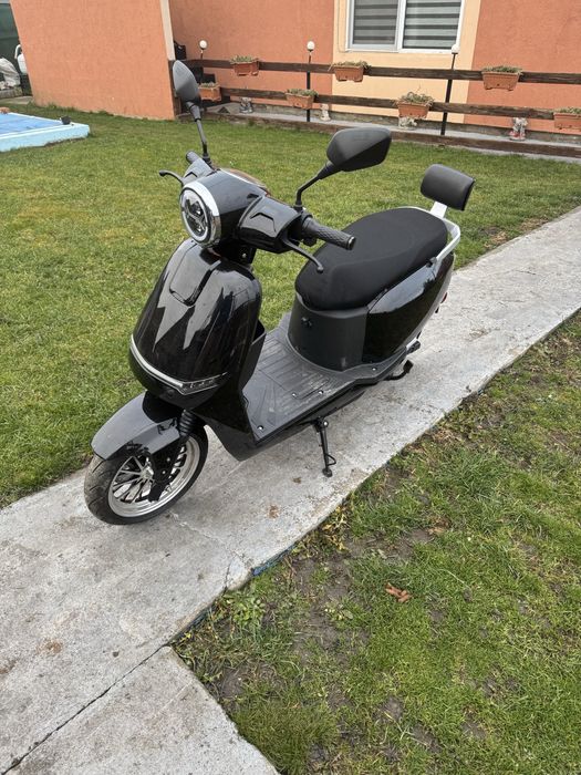 Vand sau schimb Scuter electric CL 2W