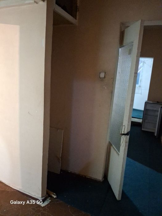 Uy sotiladi 1 xonali 2 xona qilingan