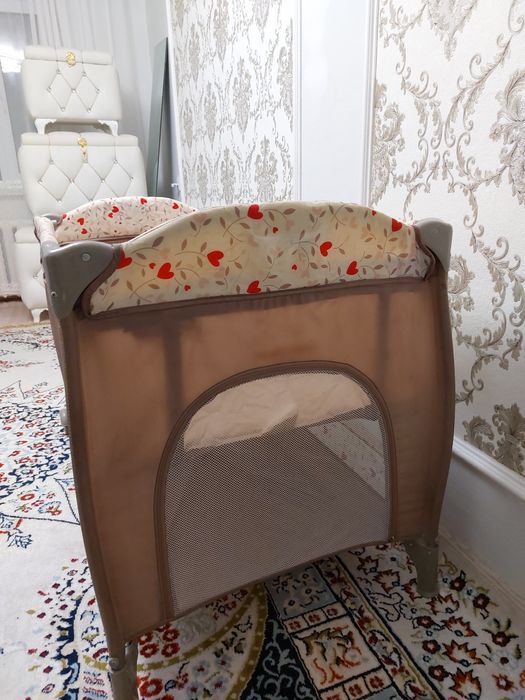 Манеж- кровать .