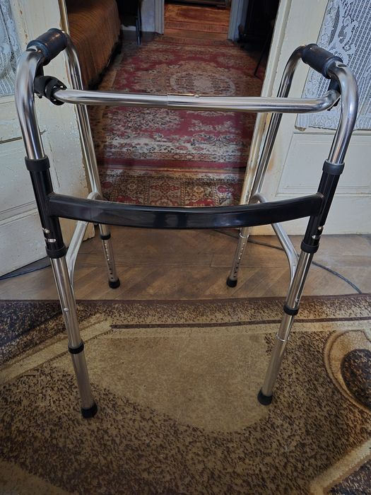 Cadru de mers pliabil, ajustabil pe inaltime, cu functie de pasitor, d