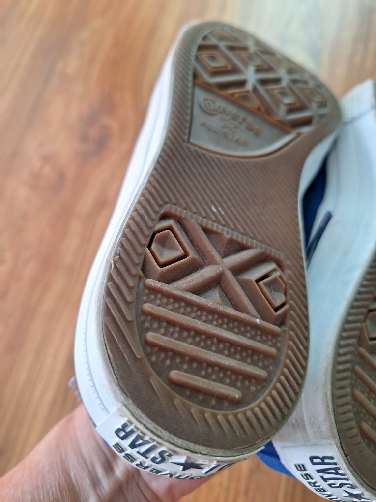 Teneși Converse.