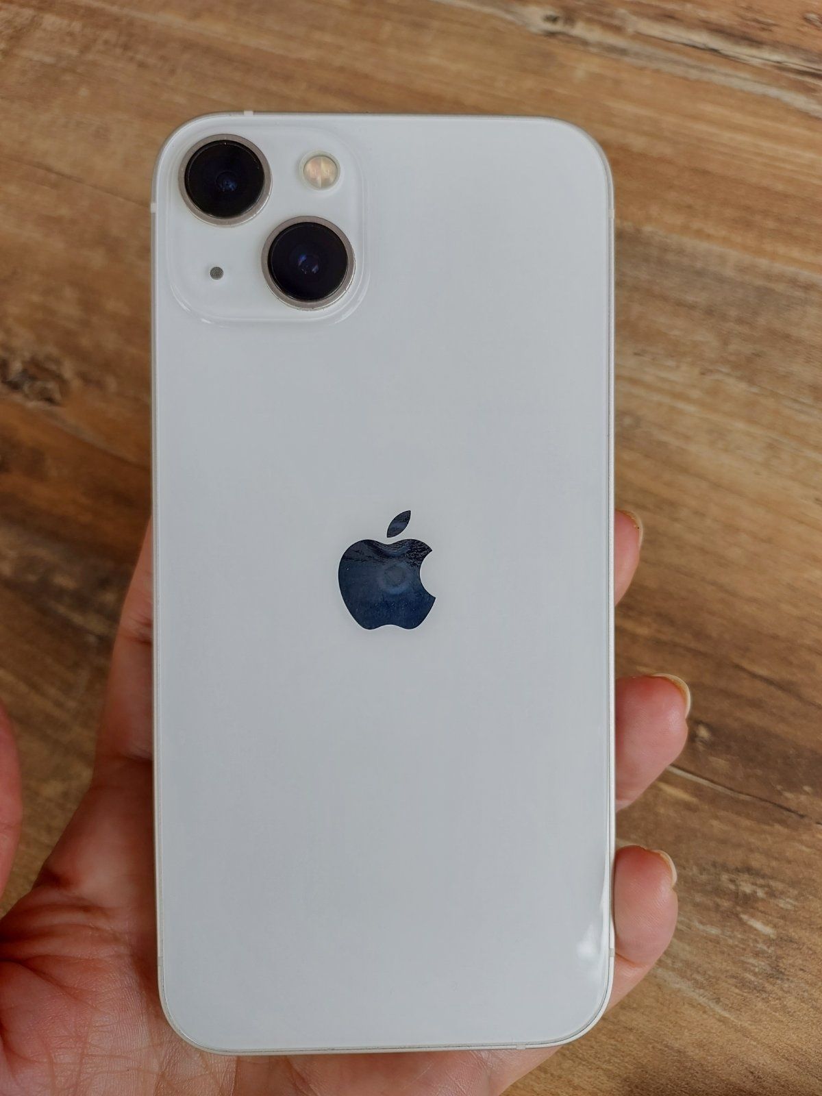 iPhone 13 с подарък 15 калъфки