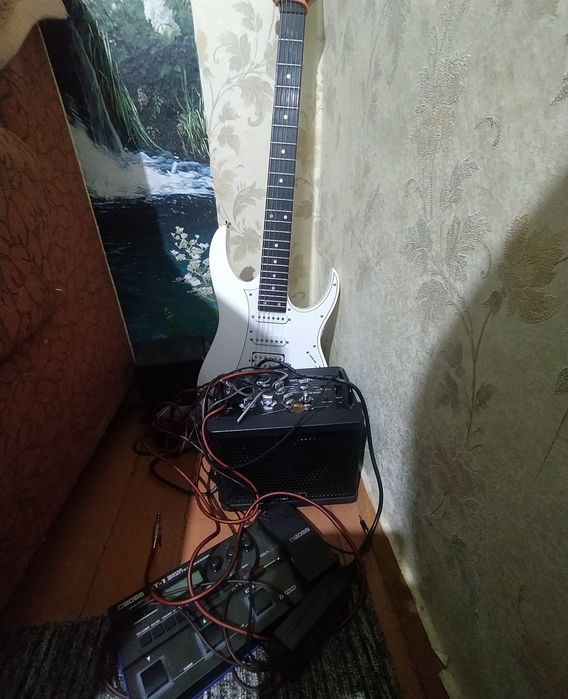 продам электрогитару Ibanes