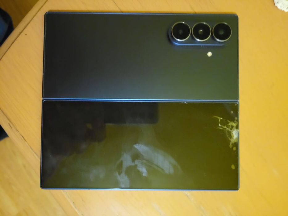 Samsung Z Fold7 ecran fata crapat.!
