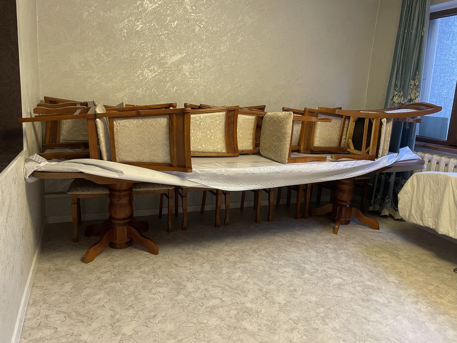 Срочно стол со стульями