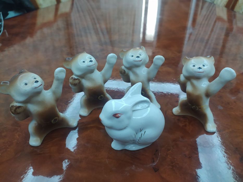 Статуэтка, сувенир чайник, ваза, олма артадиган аппарат сотилади