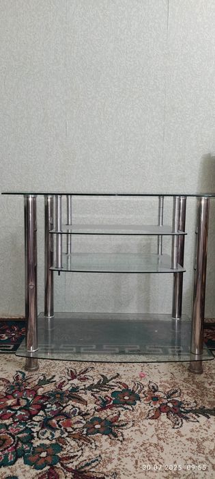 Potstavka televizorga oynali