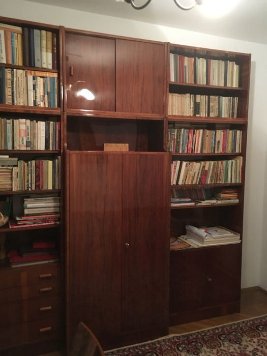 Biblioteca lemn masiv furniruit lacuit cu dulap incorporat