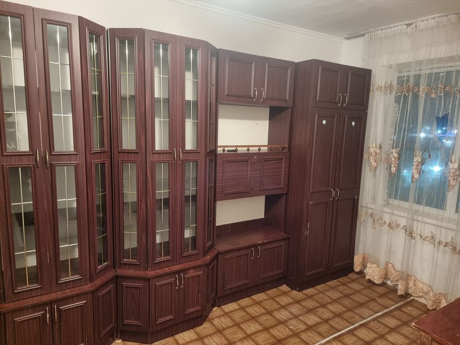 Отдам стенку в  добрые руки))) в зал