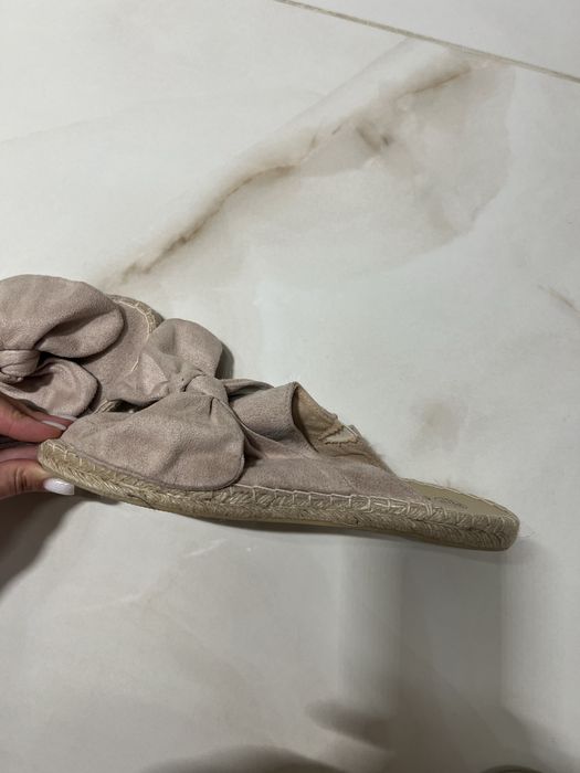 Еспадрили пепел от рози