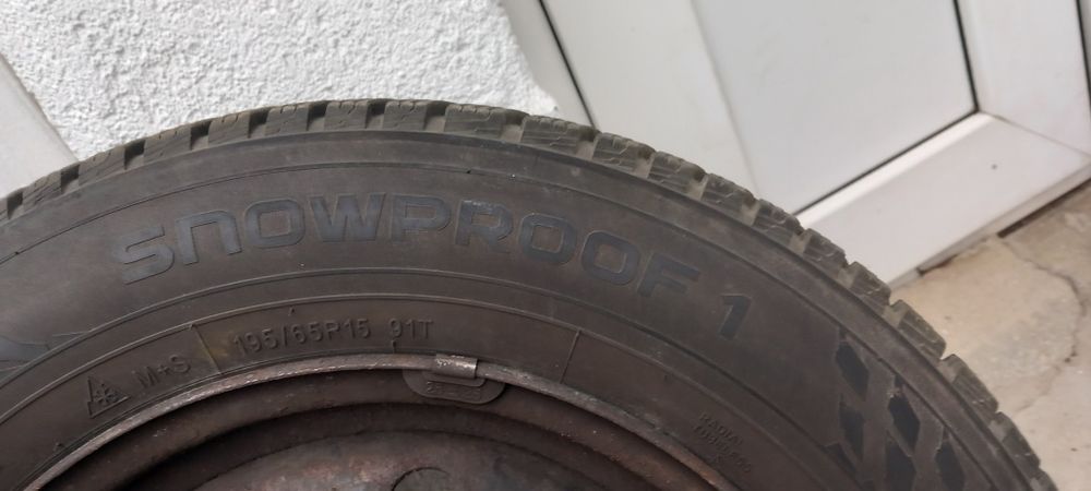 Set cauciucuri de iarna cu jante NOKIAN 195/65R15