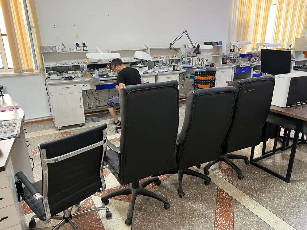 Кресла продается