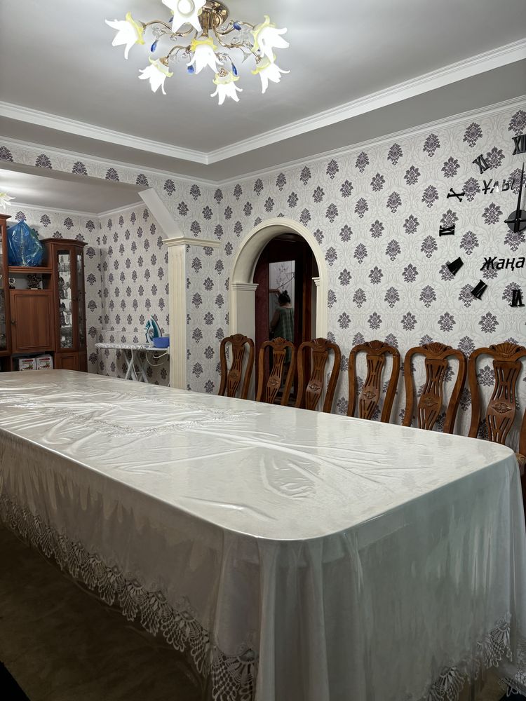 стол и стулья в продаже!