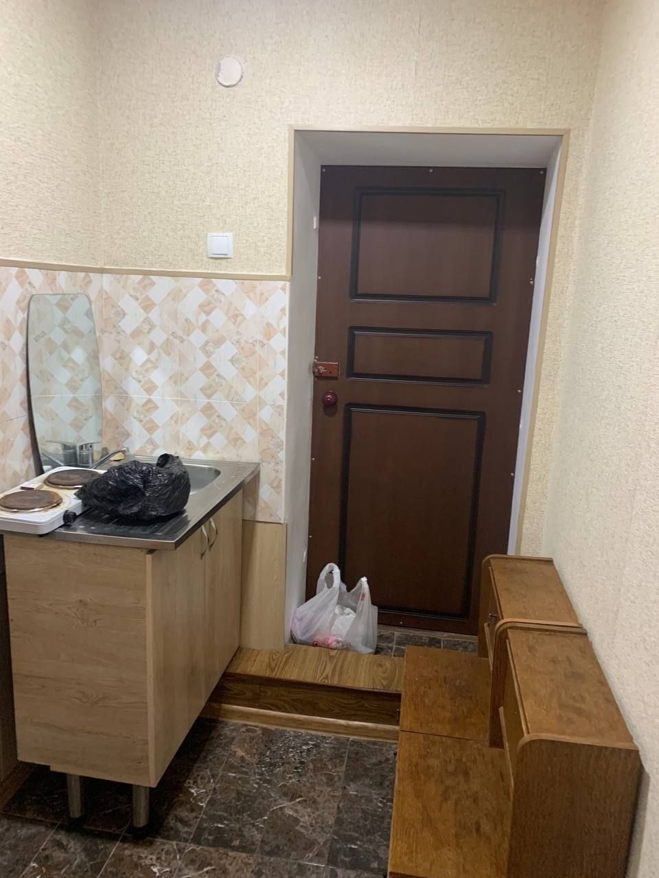 Продаеться 1 ком. малосемейка на Боз базаре. Мирзо-Улугбекский р-он.
